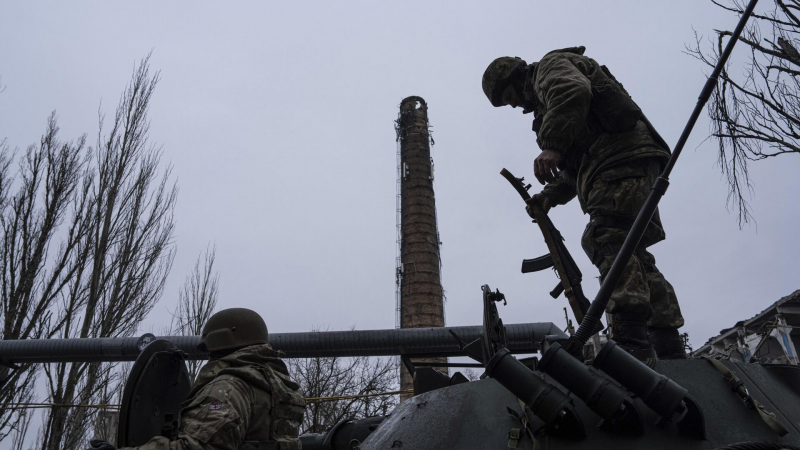 Сотни военных ВСУ могут находиться в окружении в Угледаре, пишет Telegraph