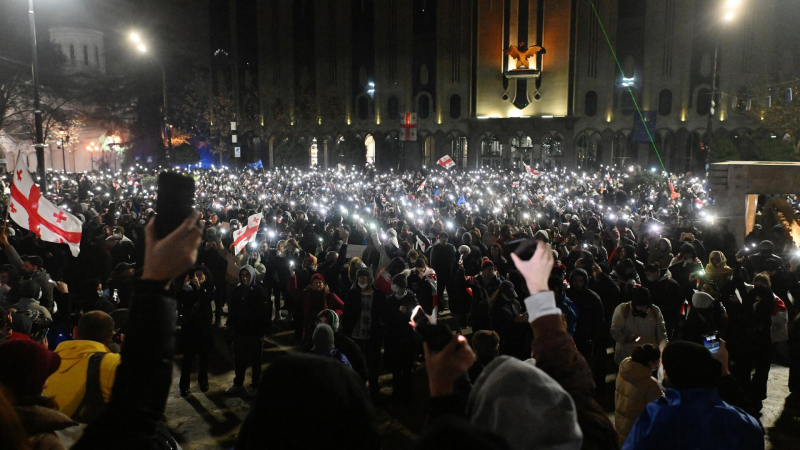 МВД Грузии призвало родителей убрать детей с митинга оппозиции