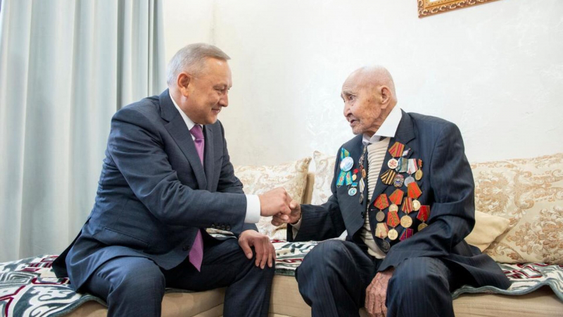 Ветерана ВОВ Ыскака Хусаинова поздравили с 101-летием в Жетысуской области